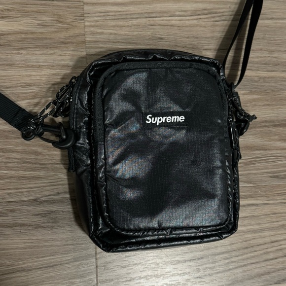 Supreme Shoulder Bag - Picture 3 of 7